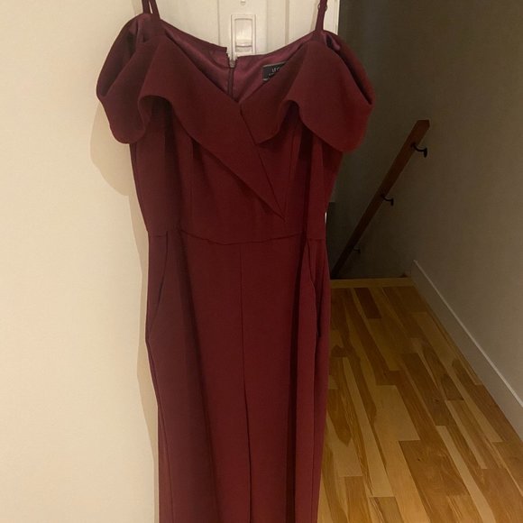 Le Chateau Burgundy/Wine Colour Cold Shoulder Jumpsuit Small - Picture 1 of 3
